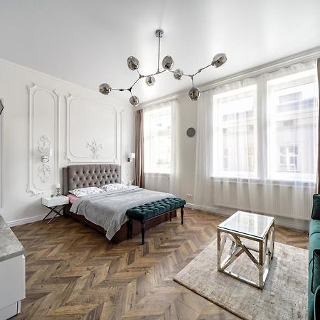 Green Apartment Lviv Extérieur photo