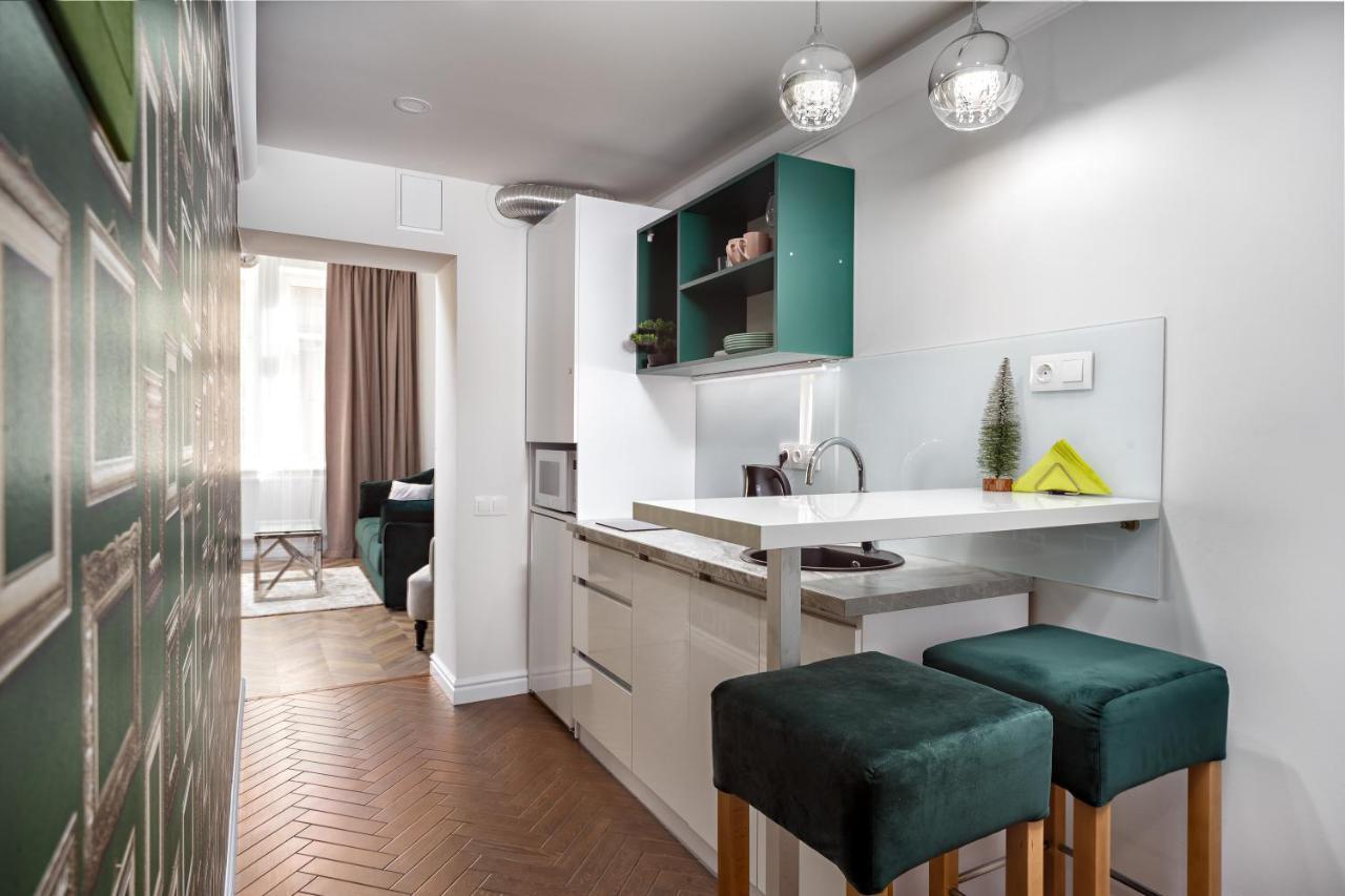 Green Apartment Lviv Extérieur photo